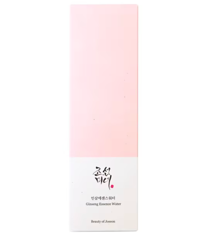 Application essence hydratante ginseng sur le visage
